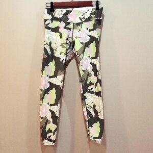Calvin Klein Performance floral cropped leggings Size M EUC